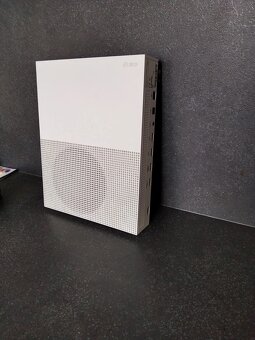 Xbox One S - 2