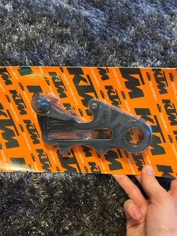 Ktm SX/ XC cnc drziak brembo stremena, zadny - 2