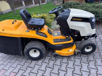 Zahradní traktůrek cub cadet 24 ps - 2