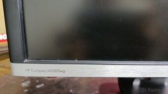 HP Compaq LA 2205wg - 2
