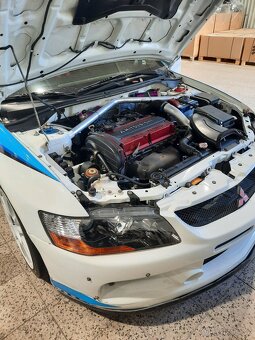 Mitsubishi Lancer EVO IX - 2