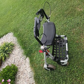 Skládací čtyřkolové chodítko - 2