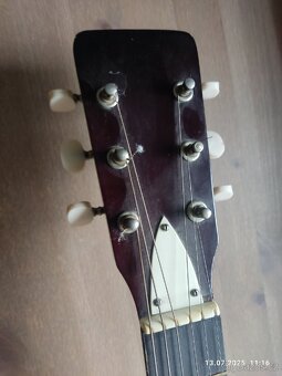 Klasická kytara LIA – dobrý stav
 z 80. let - 2