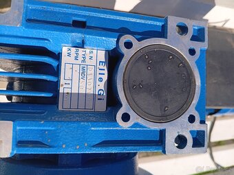 Elektromotor s převodovkou - 2
