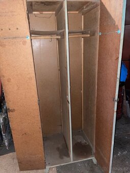 Pracovní dvoudílná, Šatní skříň - 2