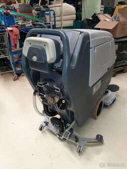 Podlahový mycí stroj Nilfisk BA 551 s vlast.pojezdem - 2