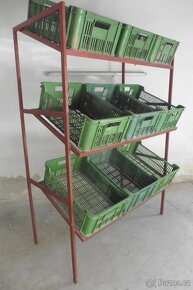 Kovový stojan na devět přepravek - 2