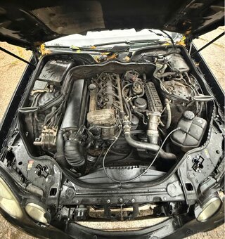 Náhradní díly Mercedes e220 w211 - 2