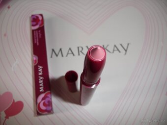 Sametová rtěnka v tužce Mary Kay - 2