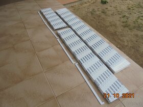 vnitřní plastové parapety REHAU + krytky - 2