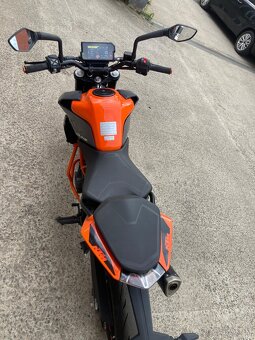 Ktm Duke 390 rok 2023 pouze 1990 km - 2