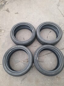 225/45R19 - 2