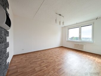 Pěkný byt 2+1 s balkonem / zděné jádro / Moravský Krumlov - 2