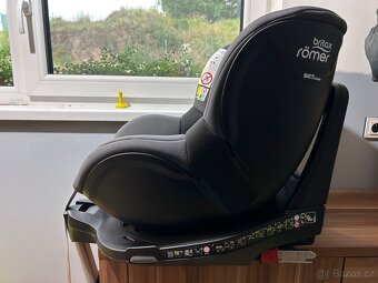 Otočná dětská autosedačka Britax Romer Dualfix M i-Size - 2