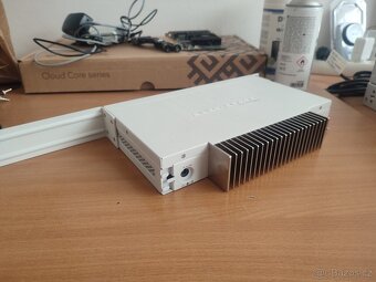 MikroTik Cloud Core Router CCR1009-7G-1C-PC - 2