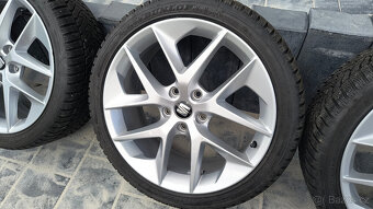 18 originál SEAT VW ŠKODA 5x112 zánovní zimní 225/40 R18 - 2
