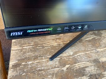 Herní Monitor MSI Optix MAG271C - 69 cm - prohnutý - 2