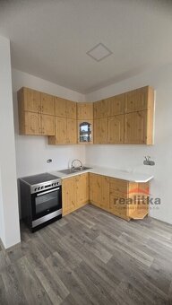 Pronájem bytu 2+kk s balkónem, 61m2, a parkovacím místem, Op - 2
