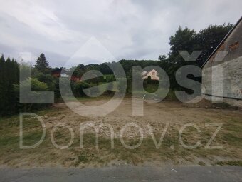 Prodej stavební parcely a dvou garáží v obci Vápenná - 2