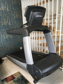 Běžecký pás Life Fitness Elevation Engage 95T - 2