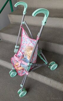Kočárek s mrkací panenkou - 2