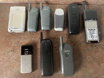 Devět tlačítkových telefonů, nezkoušené, jen vcelku - 2