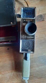 Retro mechanická kamera. - 2