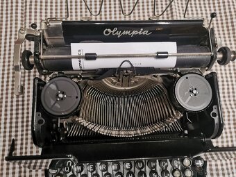 Psací stroj Olympia 40 léta - 2