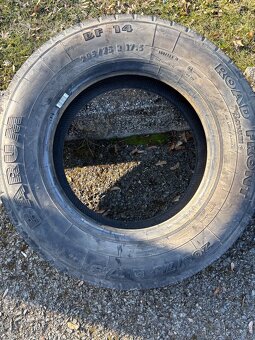 Pneu 205/75 R 17,5 - 2
