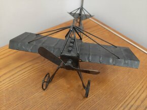 Plechový model letadla - 2