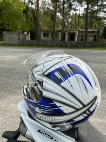 Motorkářská helma, rukavice, kombinéza - 2