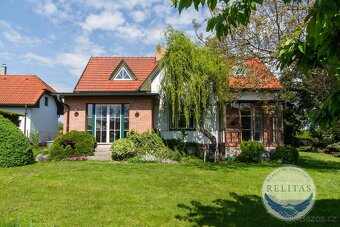 Prodej rodinného domu 200 m², pozemky 841 m² - 2