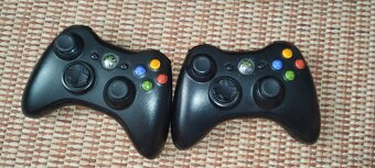 Xbox 360 E, dva ovladače, Borderlands 2 - 2