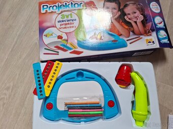 Prodám Projektor 3v1 - stolní lampa, projektor - 2