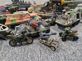 Vojenska vozidla, auta, vrtulnik 20 ks - 2