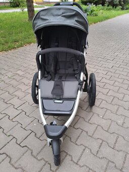Kočárek Thule Urban Glide 2 + korba a spousta příslušenství - 2