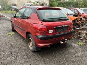 Peugeot 206 1.1 - díly z vozu - 2