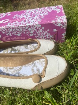 Baleríny white/brown, s knoflíčkem vel. 40,5 - 2