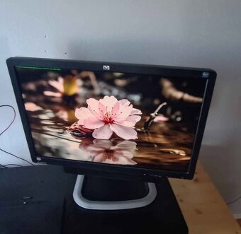 HP monitor L2245wg + reproduktor - 2