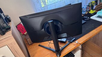 Samsung 24” monitor - 2