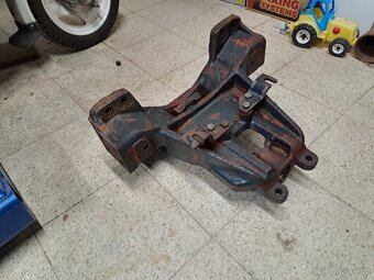 Konzole přední nápravy Zetor - 2