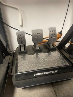 Thrustmaster volant,základna,pedály.razeni - 2