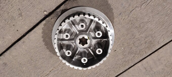 Suzuki SV 650N/S 99-02 Spojkový koš - 2