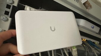 Prodáno : Ubiquiti UniFi Switch USW-Lite-8-PoE - 2