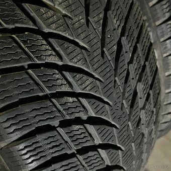Zimní pneu 225/40 R19 93V Nokian 6mm - 2