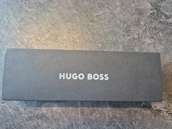 Originál Hugo Boss pero včetně krabičky - 2