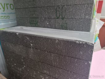 Prodám fasádní šedý polystyrén tl.6cm,celkem cca na 45-50m2 - 2