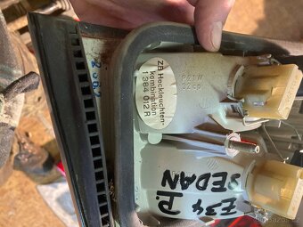 Kufrová/zadní světla - bmw e34 - 2