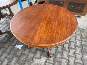 Kulatý rozkládací stůl - 2