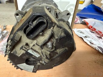 Alternátor Mercedes - 2